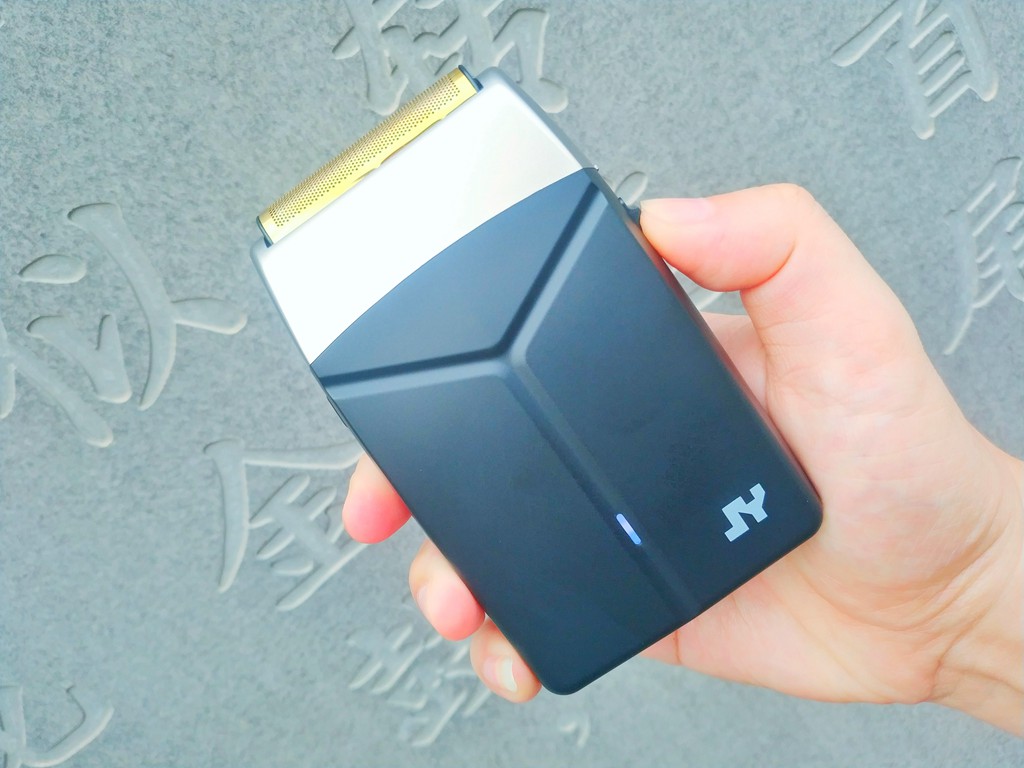 短硬毛發，高效剃光:精顏增白剃須刀