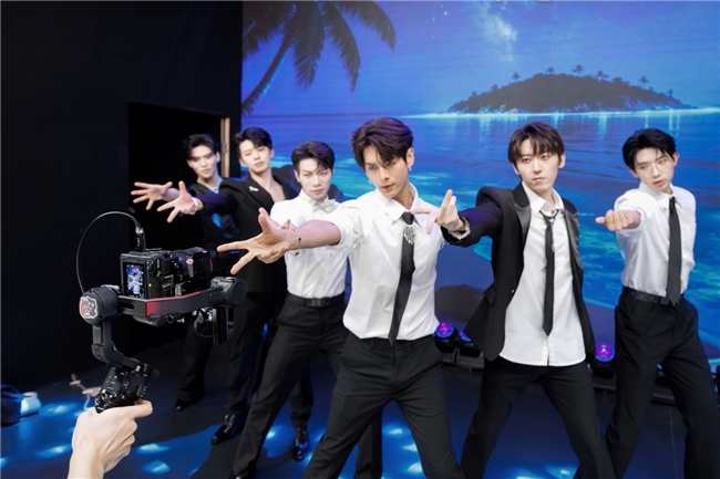 佳能EOS C50 團播首秀驚艷無憂之夜，明星感直播助推流量破百億